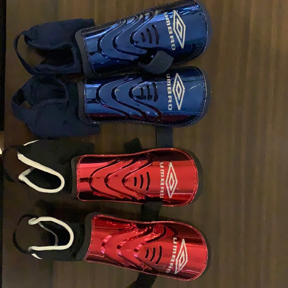 Soccer shin pads. Small. 120-140 cm